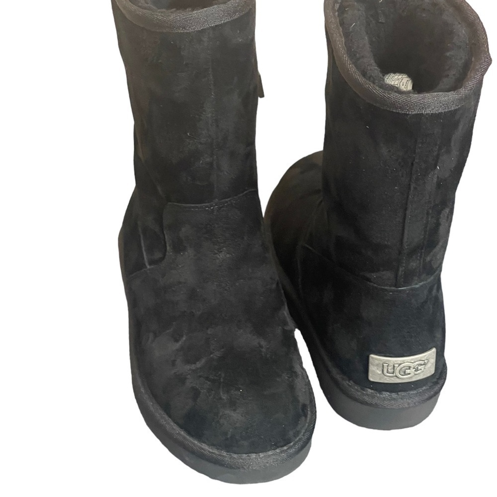 UGG Australia Celvin Black water-resistant
Suede Shearling boots 1016591 size 5 - Picture 1 of 15